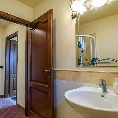 Pescheto With Private Pool Close To Lucca 펜션 *