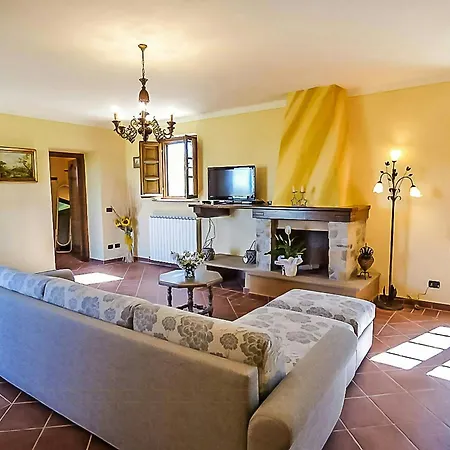 Pescheto With Private Pool Close To Lucca 펜션